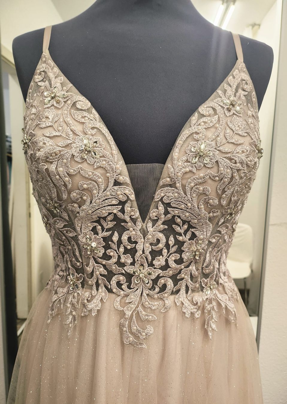 Vestiti: Champagner Kleid – Nuovo (secondo la descrizione) da Uster venduto da VMT. 1