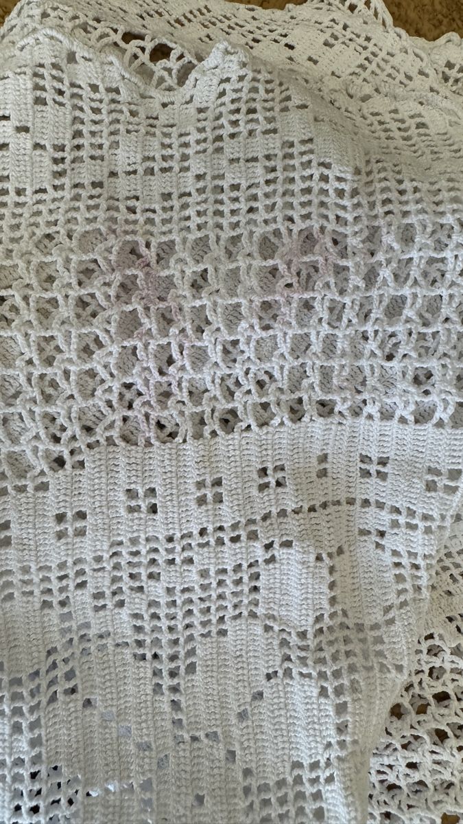 Autre linge de table: Ovales Deckchen gehäkelt weiss – D'occasion à Zürich par Belisimo 2