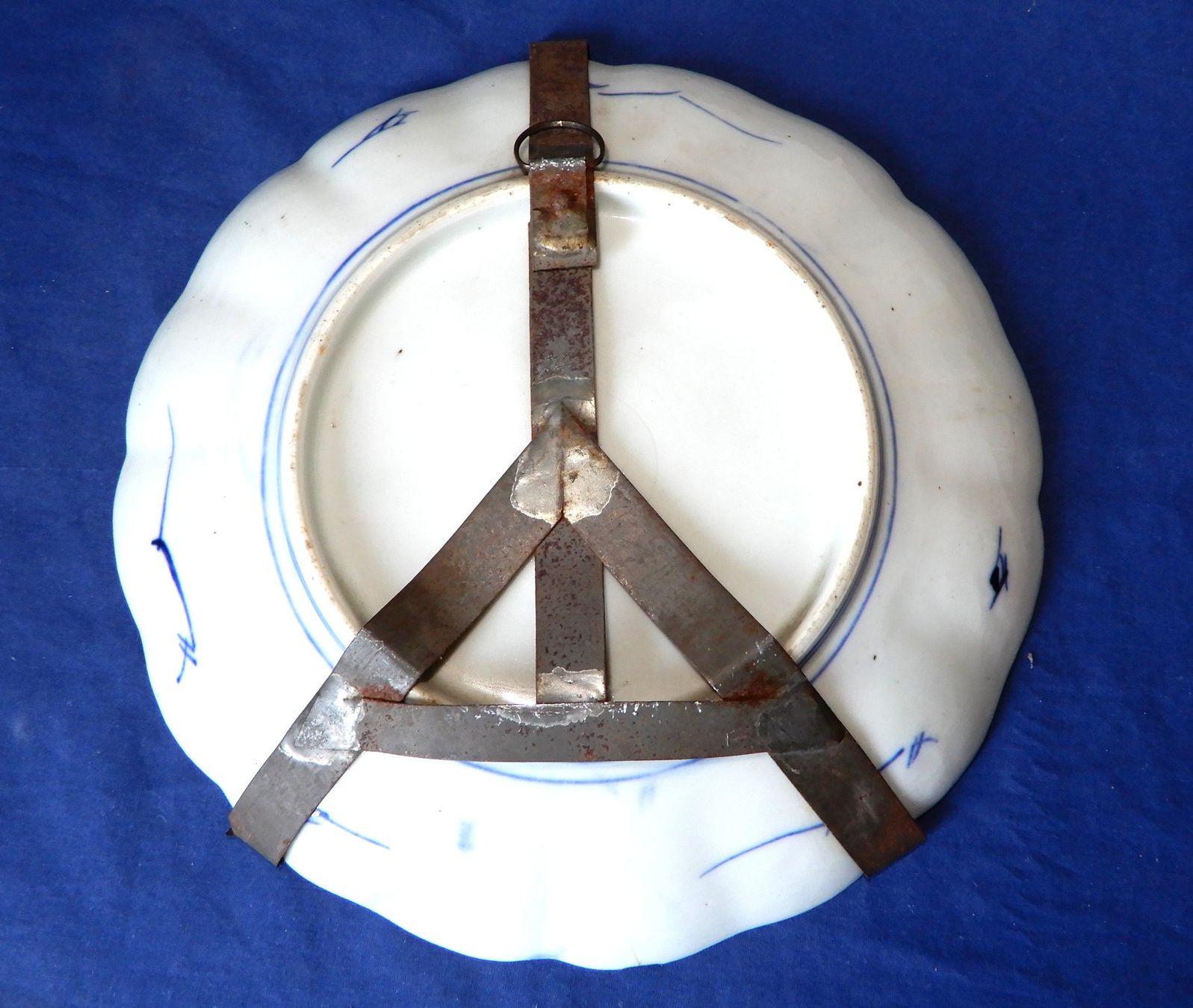 Assiettes: Antiker Imari Teller mit Rahmen - 2 Fehlstellen – Défectueux à Senèdes par tintinette43 4