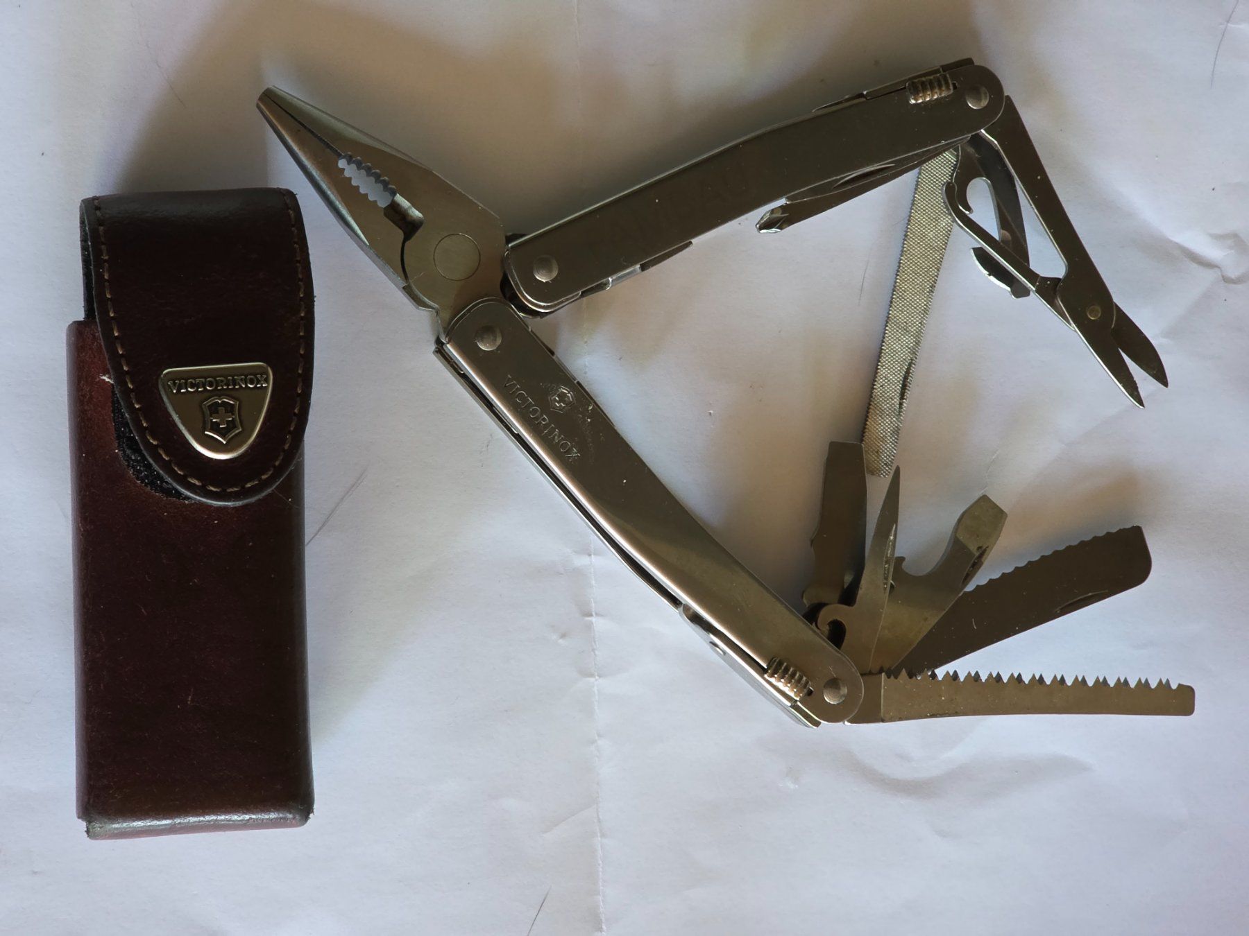 Victorinox Taschenmesser: Victorinox Multitool SwissTool mit Leder-Etui, Top! – Gebraucht aus Nyon von freetoys08 1