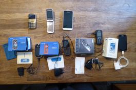 Lot 7 ältere Handys Natel Smartphones
