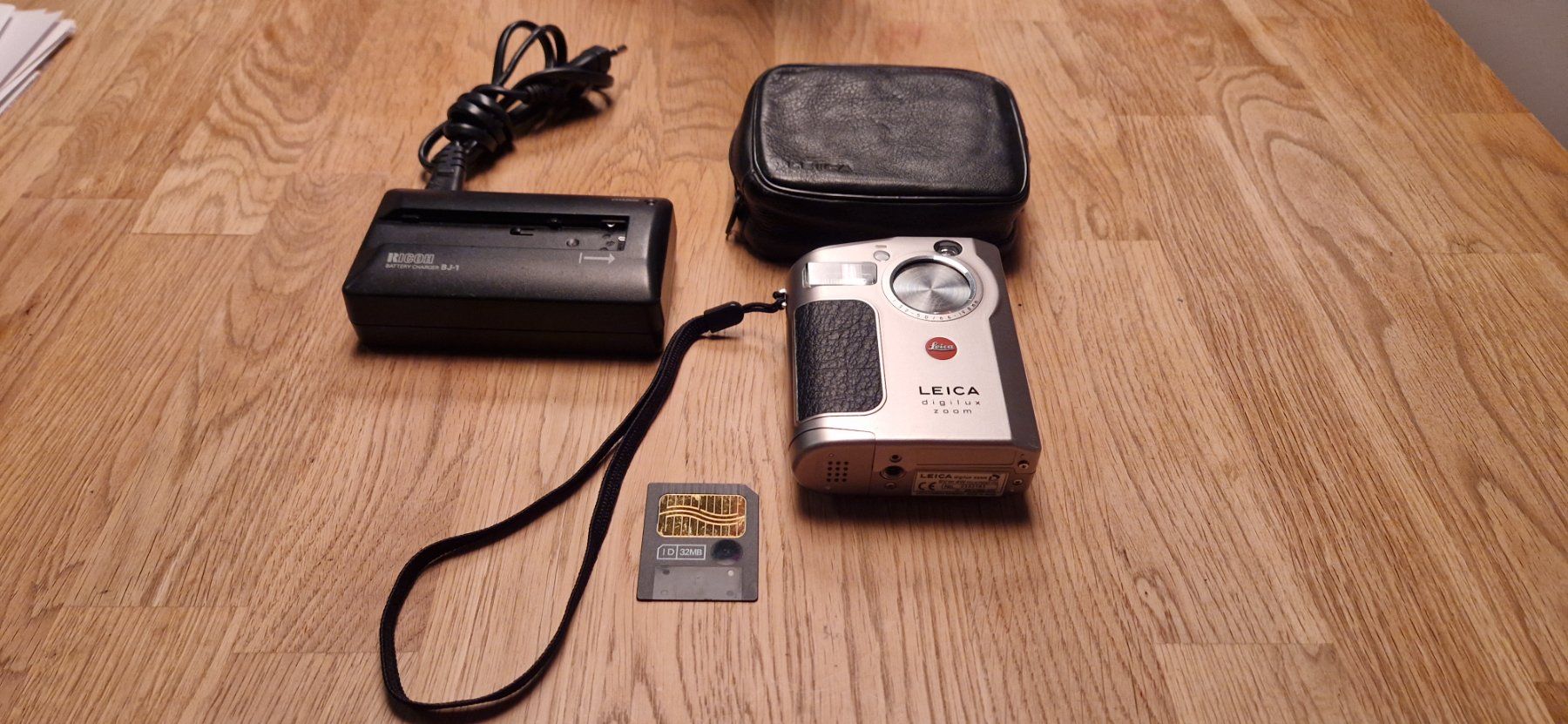 Leica Fotocamera: Leica Digitalkamera mit Zubehör! – Usato da Zürich venduto da Lina049 3