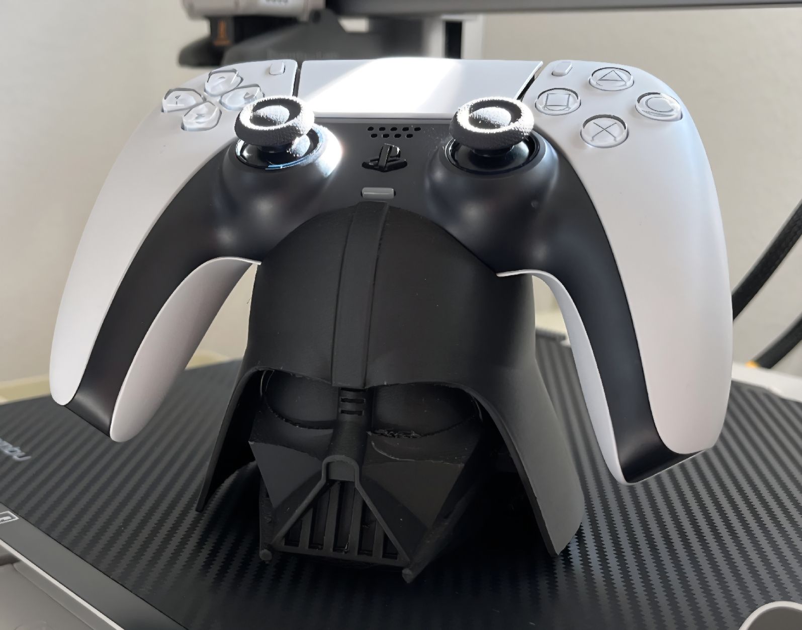 Sony Console: PlayStation 5 DualSense Controller Halter – Nuovo (secondo la descrizione) da Jegenstorf venduto da Nilo_92