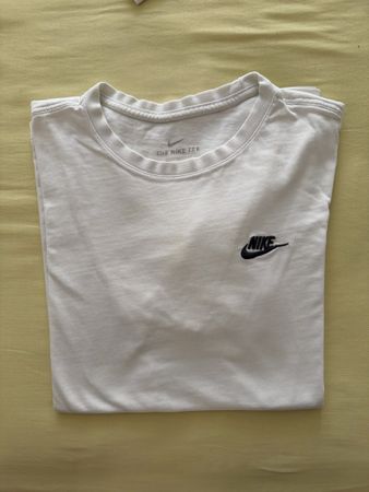 Nike tshirt size L