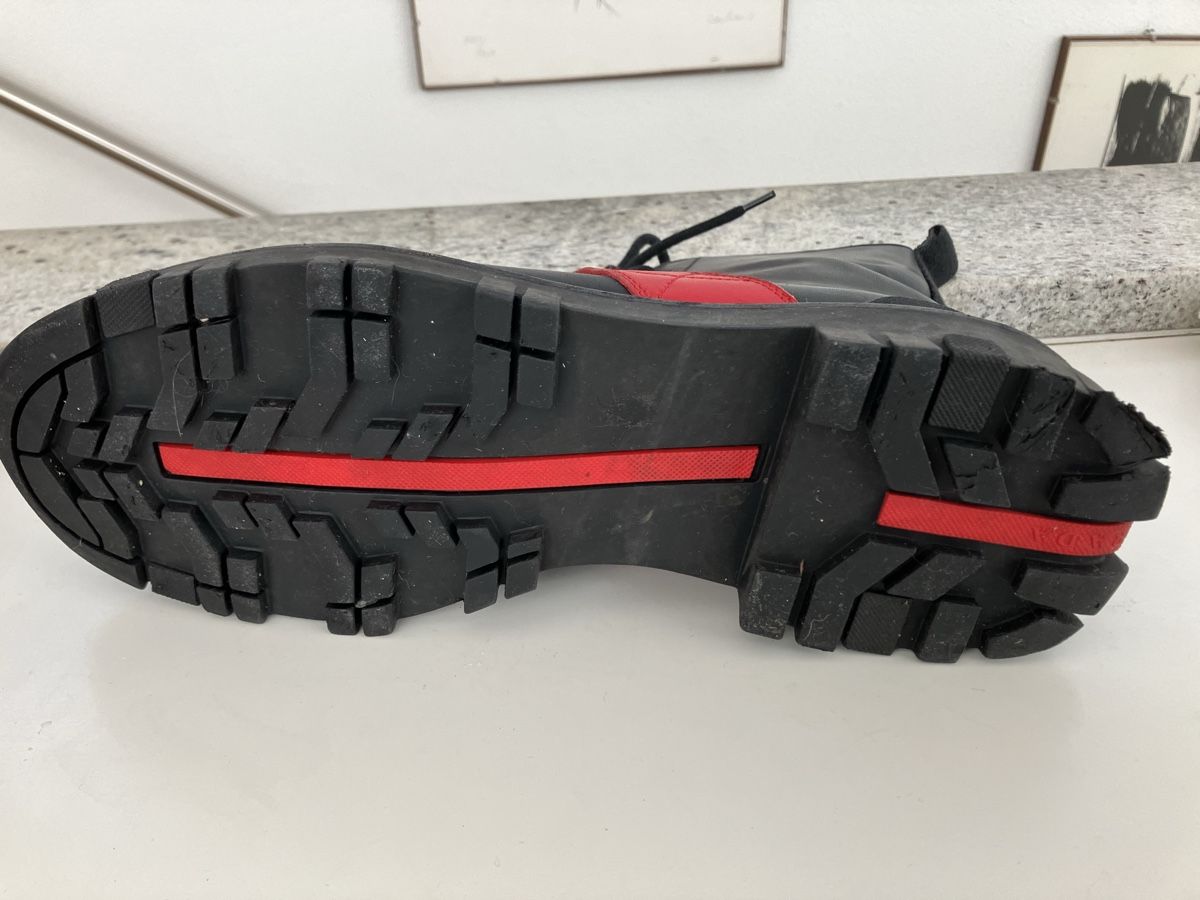 Prada Chaussures femmes: Prada Stiefel – D'occasion à losone par china06 2