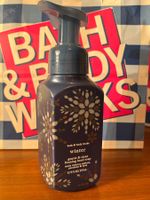 Bath & Body Works - Foaming Hand Soap, Winter