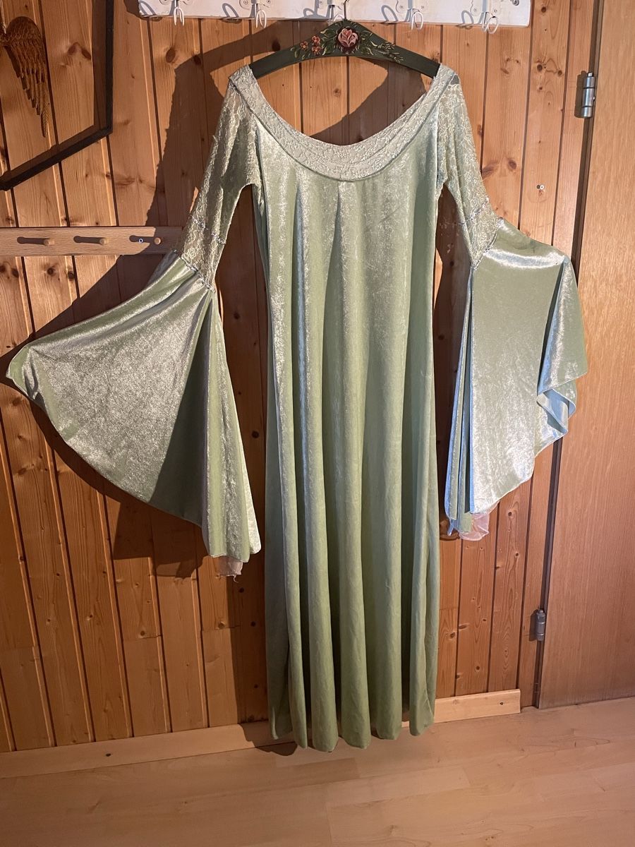 Vestiti: Kleid langarm Samt mit Spitze mintgrün Grösse S M – Usato da Toffen venduto da angie.4