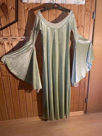 Kleid langarm Samt mit Spitze mintgrün Grösse S M