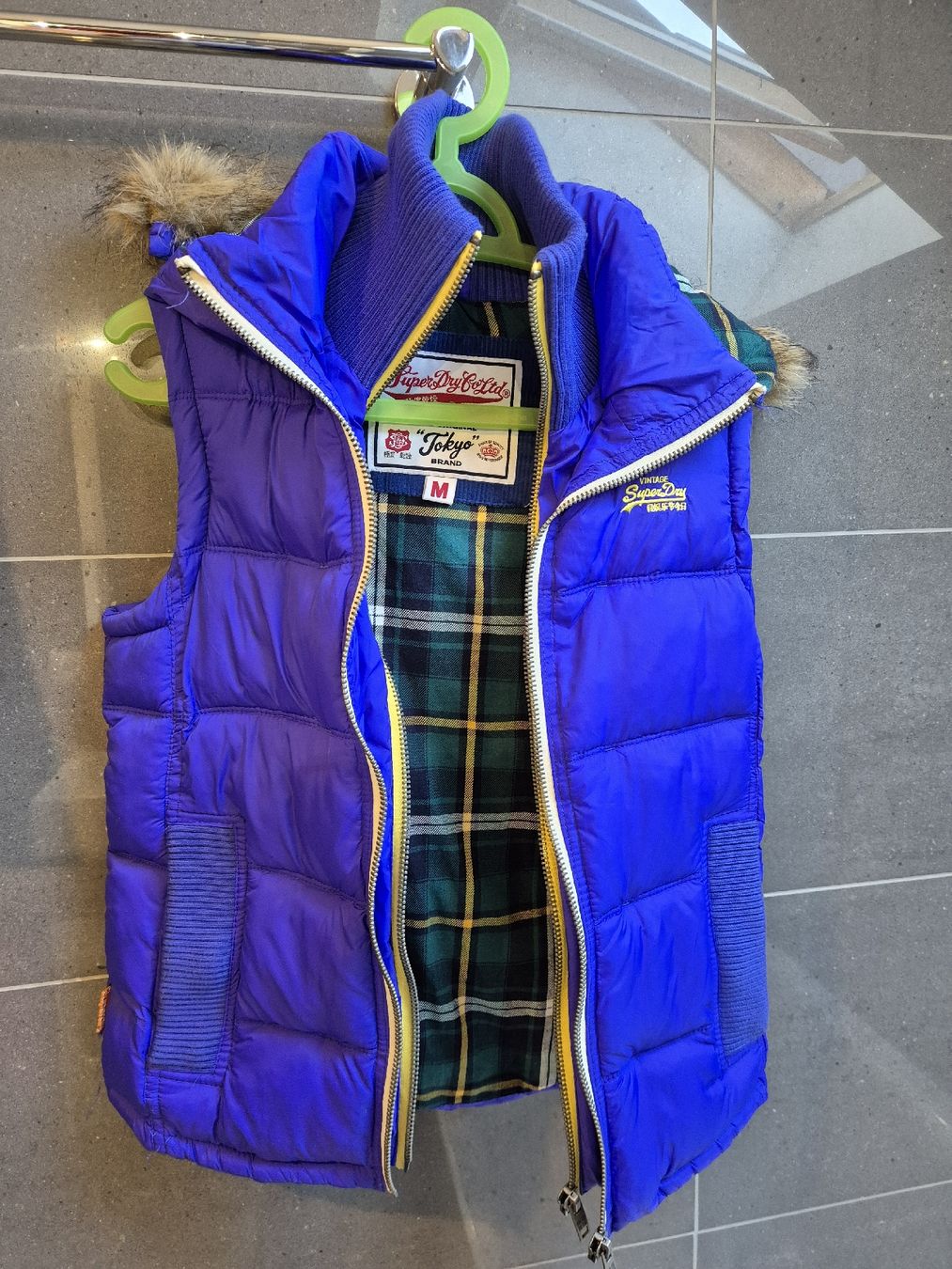 Gilet & Giacche senza maniche: Gilet neuf Superdry – Nuovo (secondo la descrizione) da Gland venduto da ozl_y9tq 1