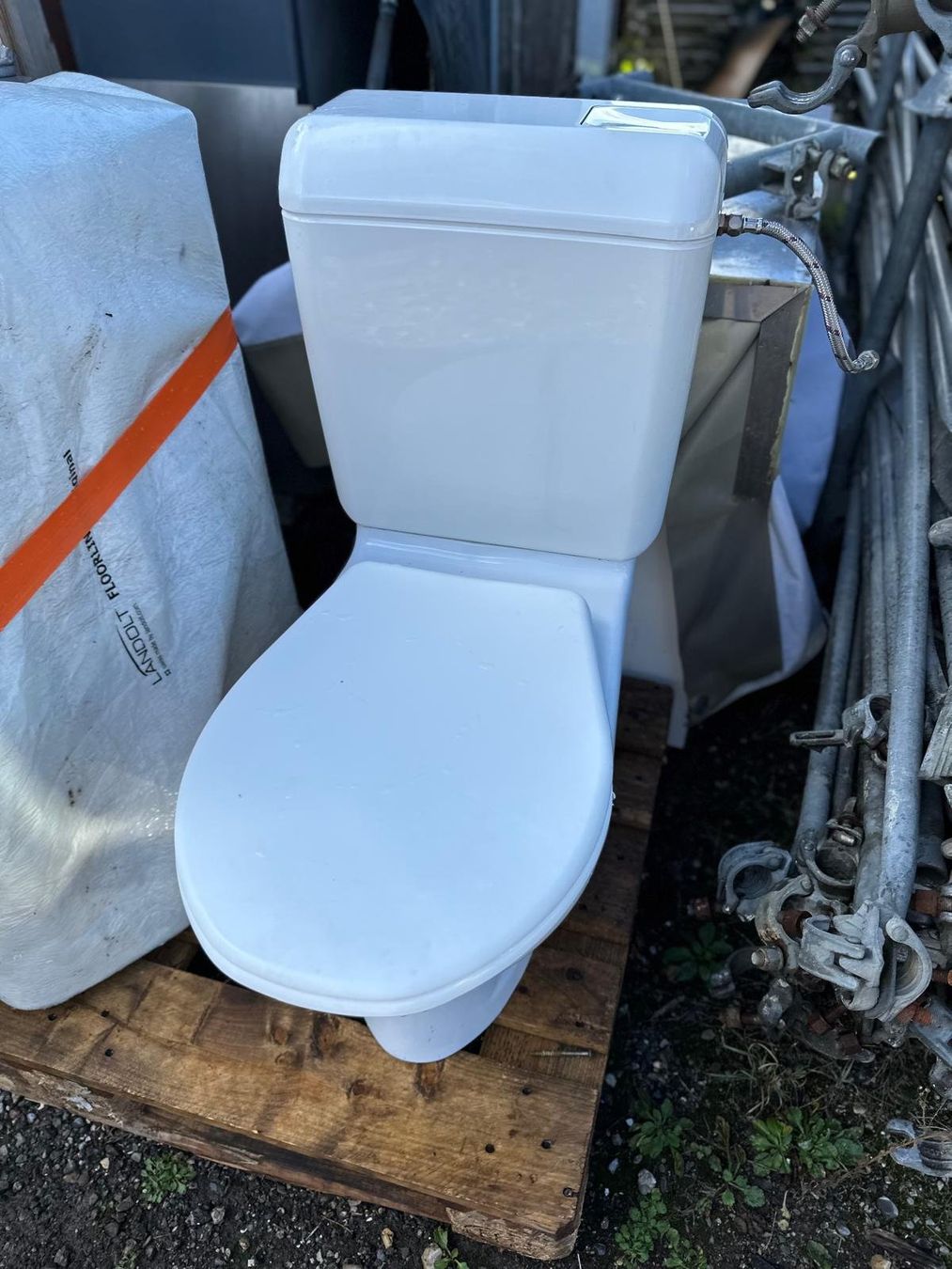 WC: Stand WC – Usato da Spreitenbach venduto da Space_X 3