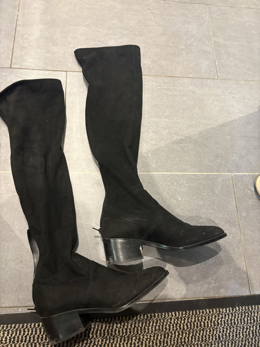 Scarpe da donna: Schwarze stiefel – Usato da Balgach venduto da lis_sy7l