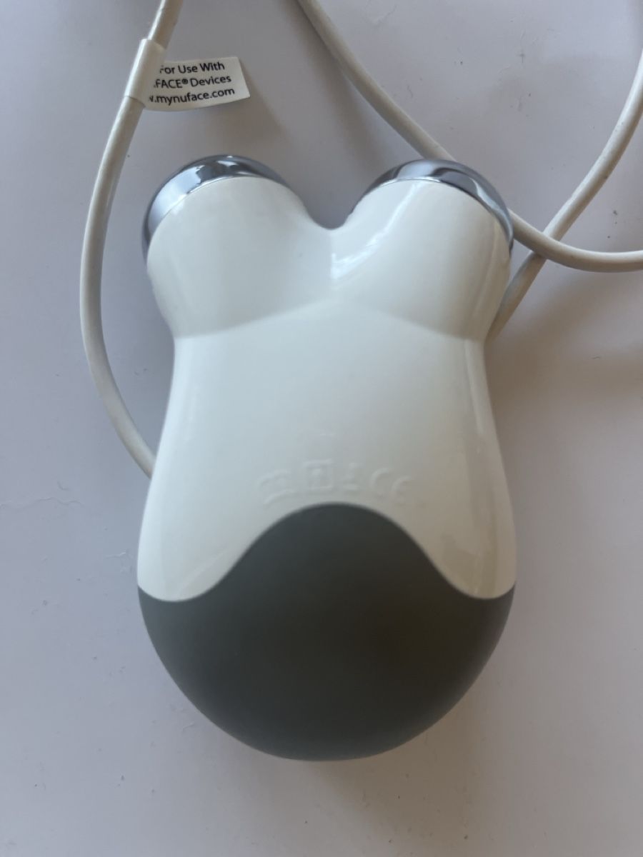 Nuface Cura del viso: NuFACE Trinity Gesichtspflegegerät inkl. Ladegerät  – Usato da Au ZH venduto da curio.concept 4