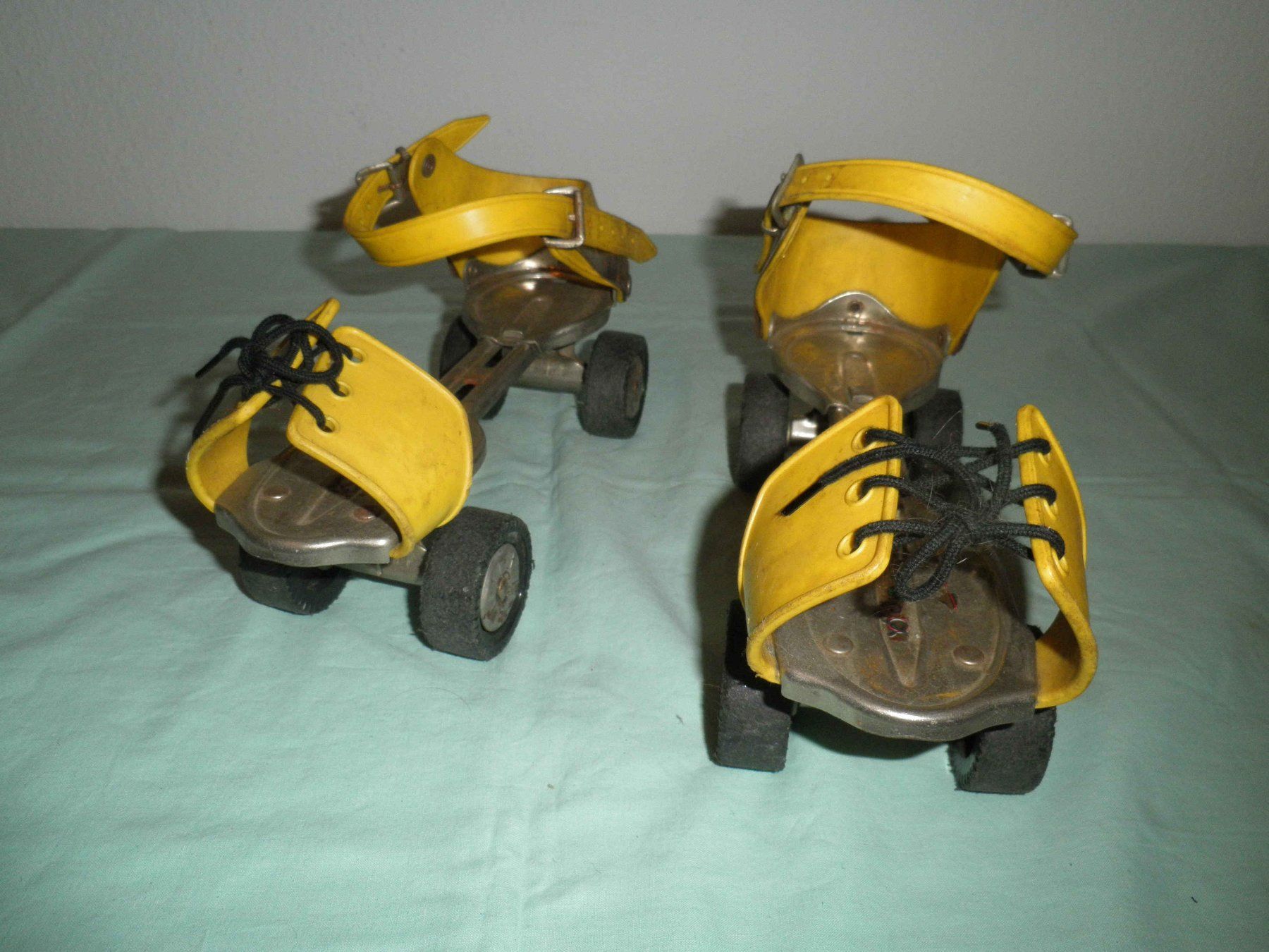 Pattini in linea & Pattini a rotelle: Antike Kinder-Rollschuhe verstellbar. – Usato da Cadenazzo venduto da Mikeshop 3