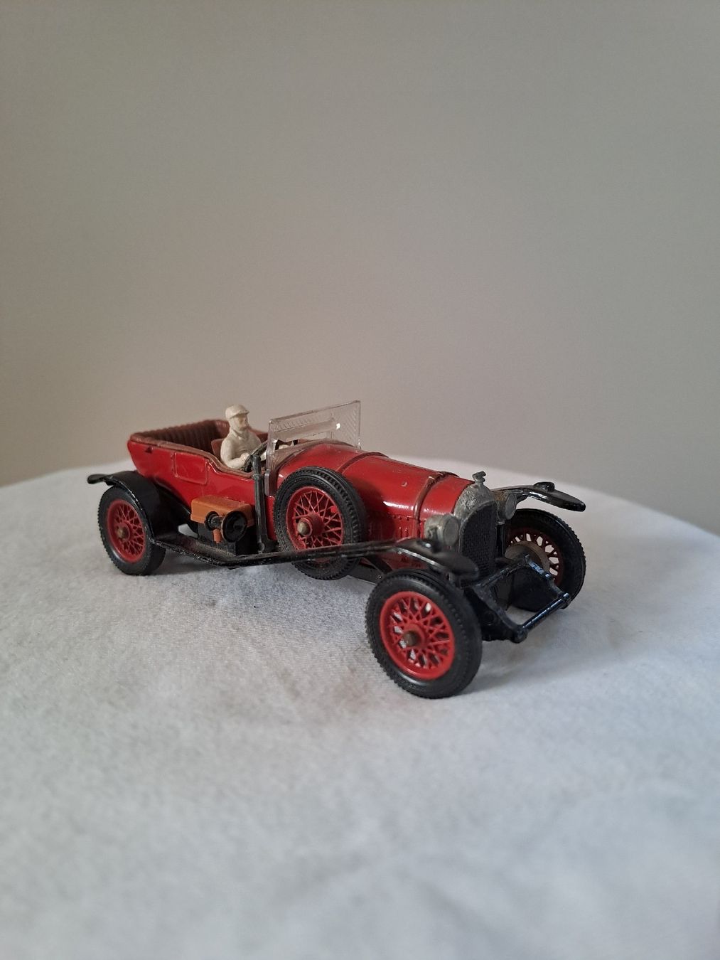 Corgi Toys Modellautos: Vintage Corgi Classics Bentley 1927 Modellauto in Rot – Gebraucht aus Wädenswil von FrieBro