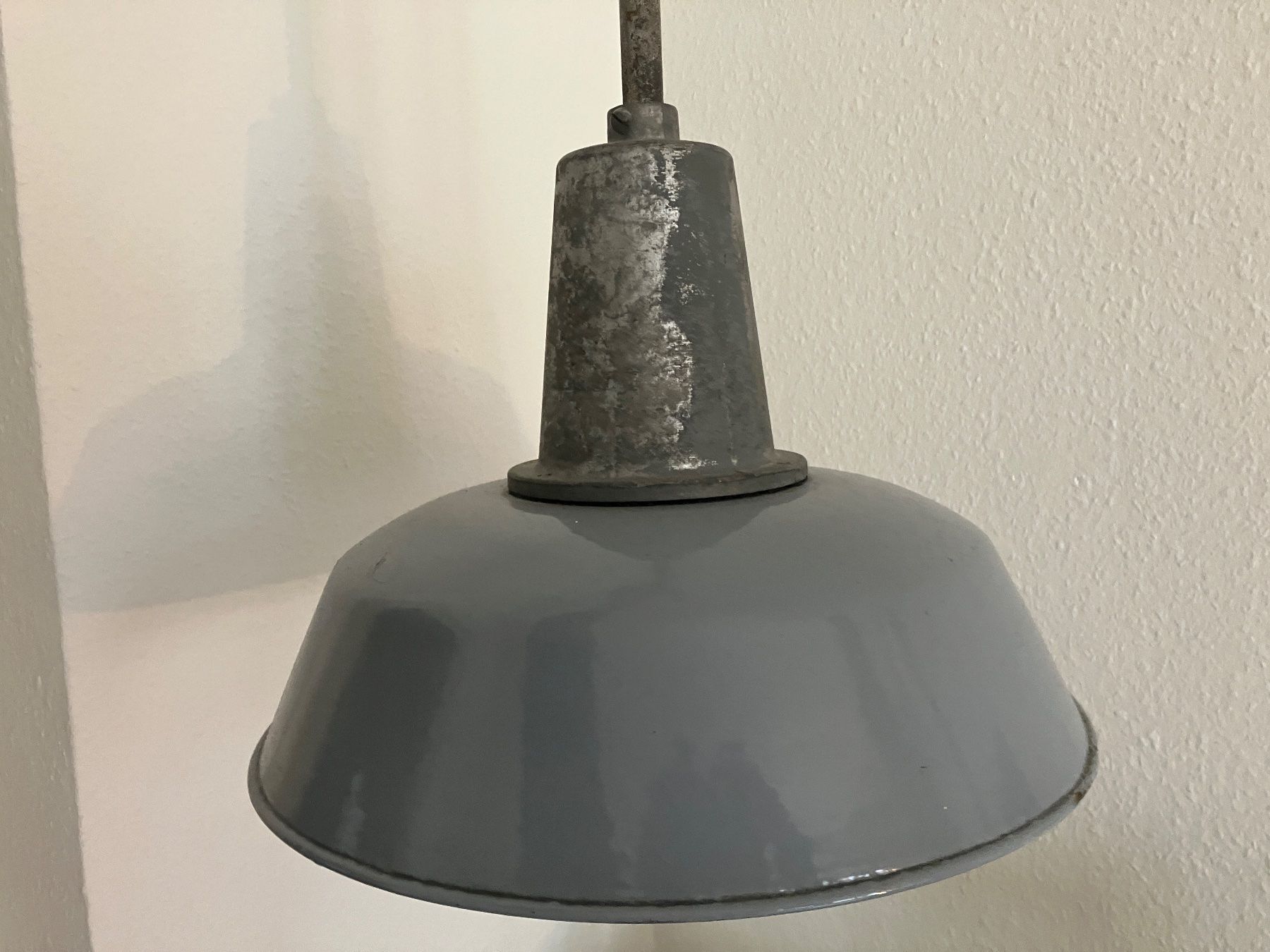 Lampade: Vintage Industrie Lampe, grau emailliert – Usato da Biel/Bienne venduto da Nikfisch 3