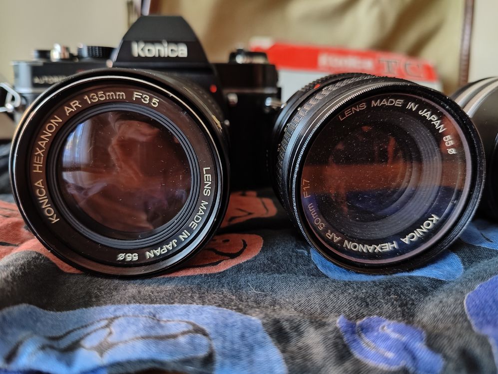 Konica Appareil photo: Konica Autoreflex Kamera mit Objektiven und Blitzgerät – D'occasion à Adliswil par Corrado22 1