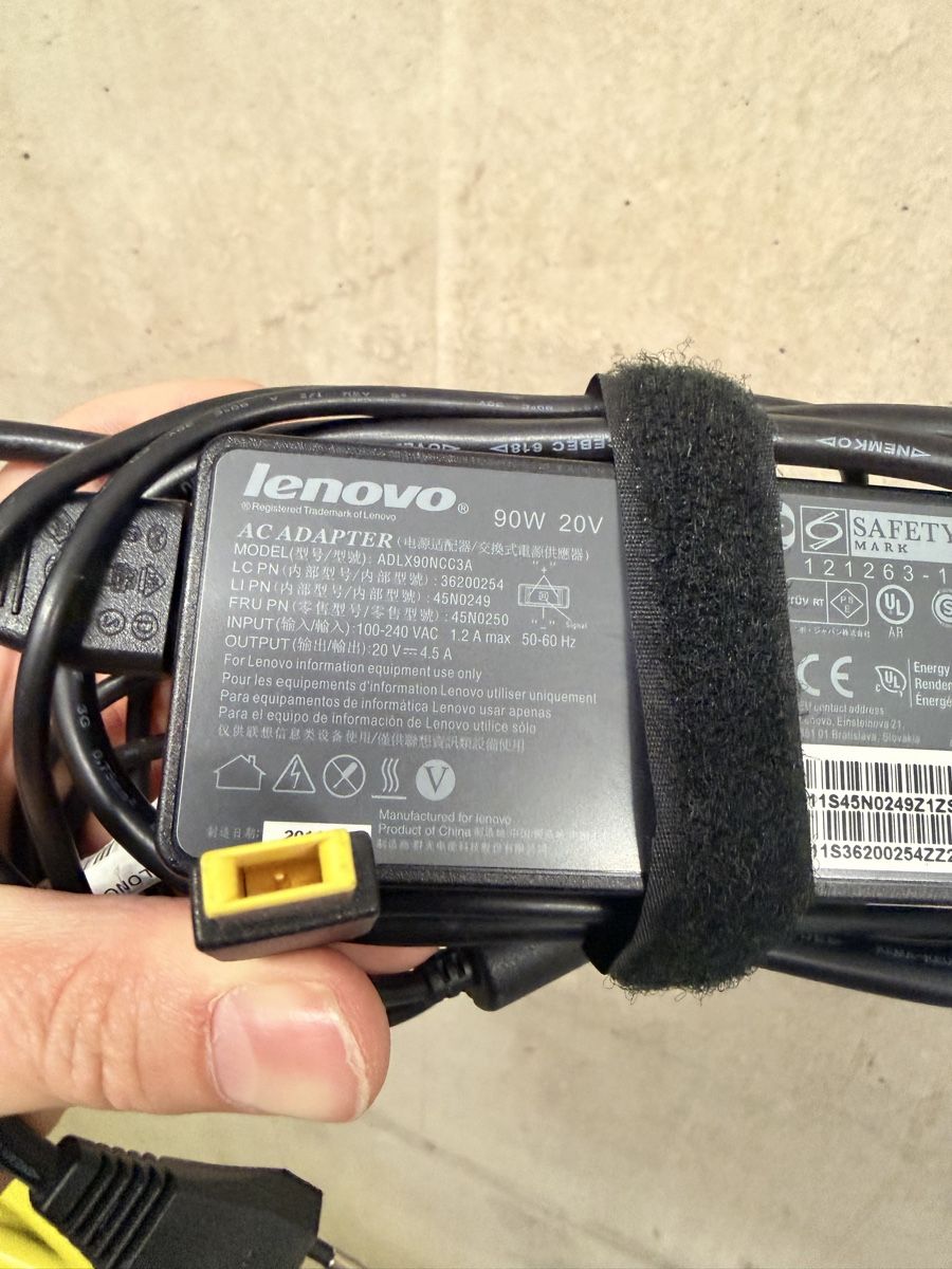 Lenovo Dockingstation: Lenovo ThinkPad Ultra Dock Type 40A2 avec adaptateur – Gebraucht aus Chavannes près Renens von anthony14 2