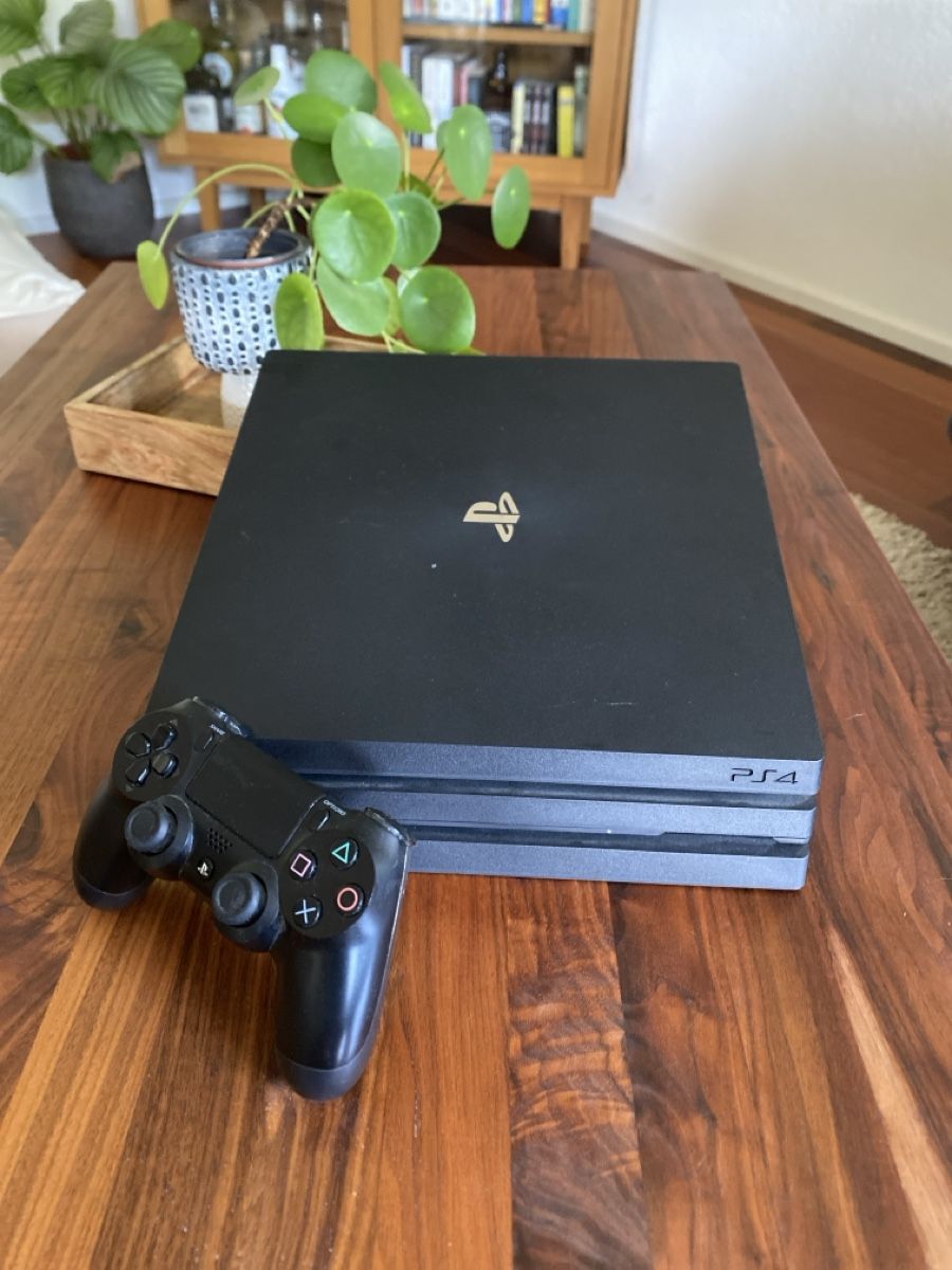 Sony Konsolen: PS4 pro & PS3 + deux manettes  – Gebraucht aus Hauterive NE von LouRu 1