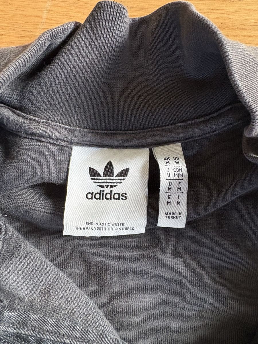 Adidas Pulls & Sweat-shirts: Adidas Pulli, dunkelgrau, Grösse M – D'occasion à Basel par jelena.rk 2