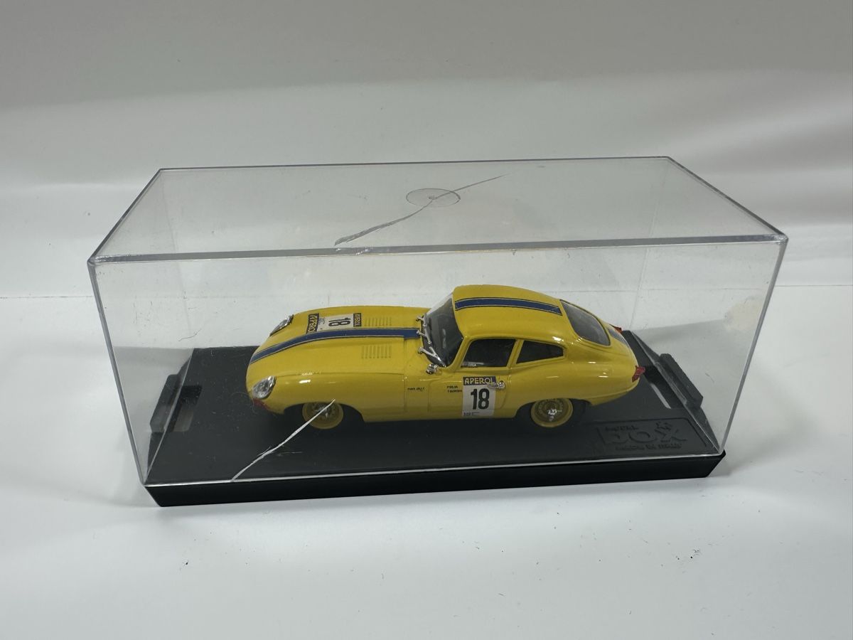 Jaguar Modellini d'auto: Jaguar E Type Targa Florio 1:43, inkl. Acrylbox, MODEL BOX – Nuovo (secondo la descrizione) da Zofingen venduto da rf9_x2xt 9