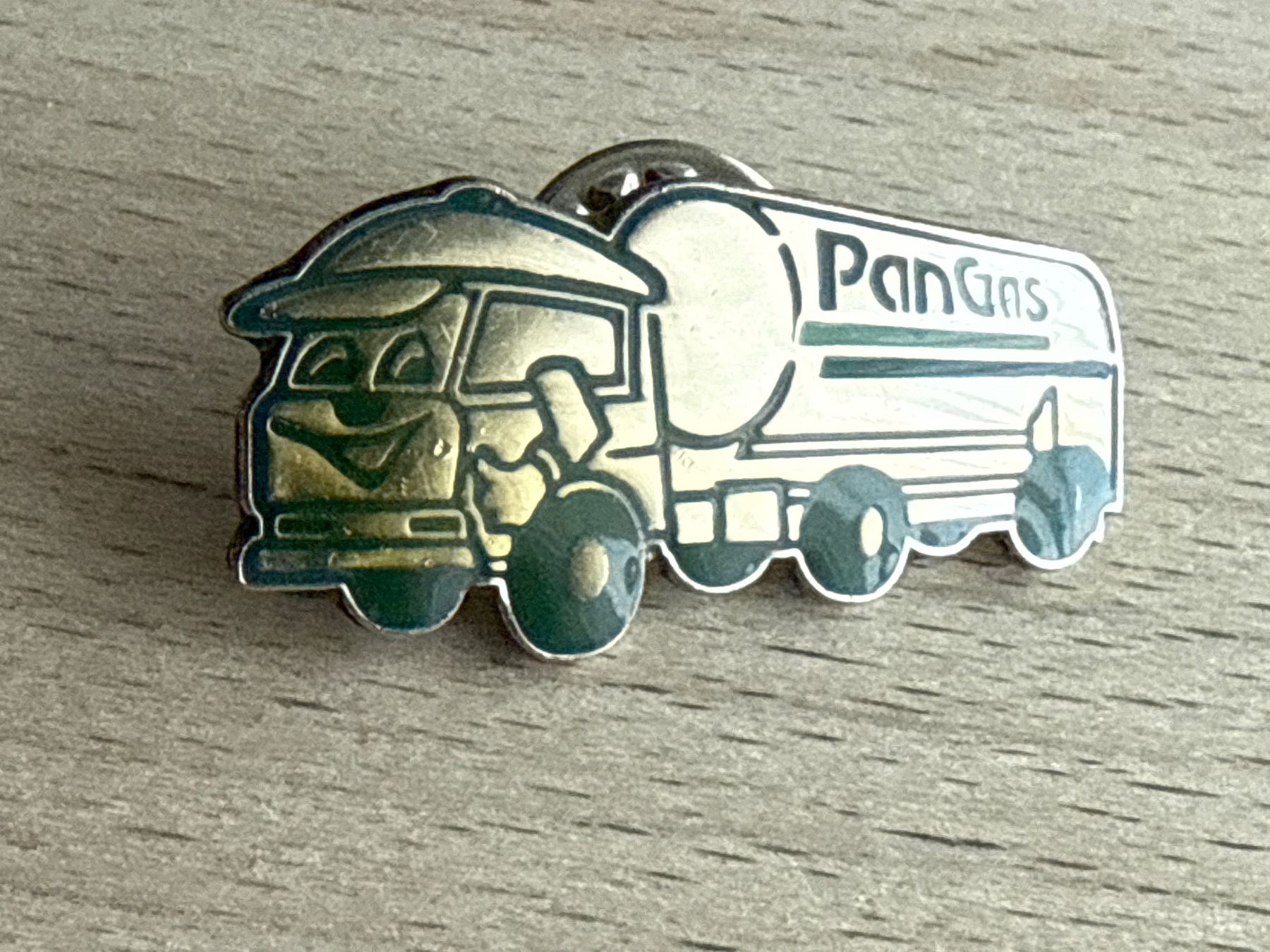 Plaketten & Abzeichen: Pin PanGas LKW – Gebraucht aus Glattbrugg von Schweigmatt
