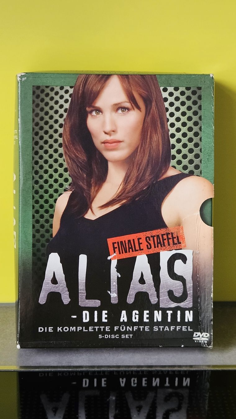 Tutti i DVDs: ALIAS - DIE AGENTIN 5. Staffel mit 5 Discs – Usato da St. Gallen venduto da Patrizia0711