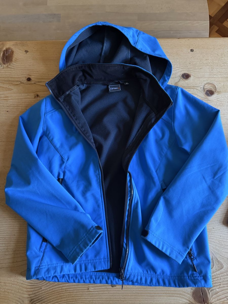 Icepeak Giacche & Cappotti: Kinder Softshelljacke blau Grösse 140 Flecken Ärmel – Usato da St. Gallen venduto da doris.hoerler