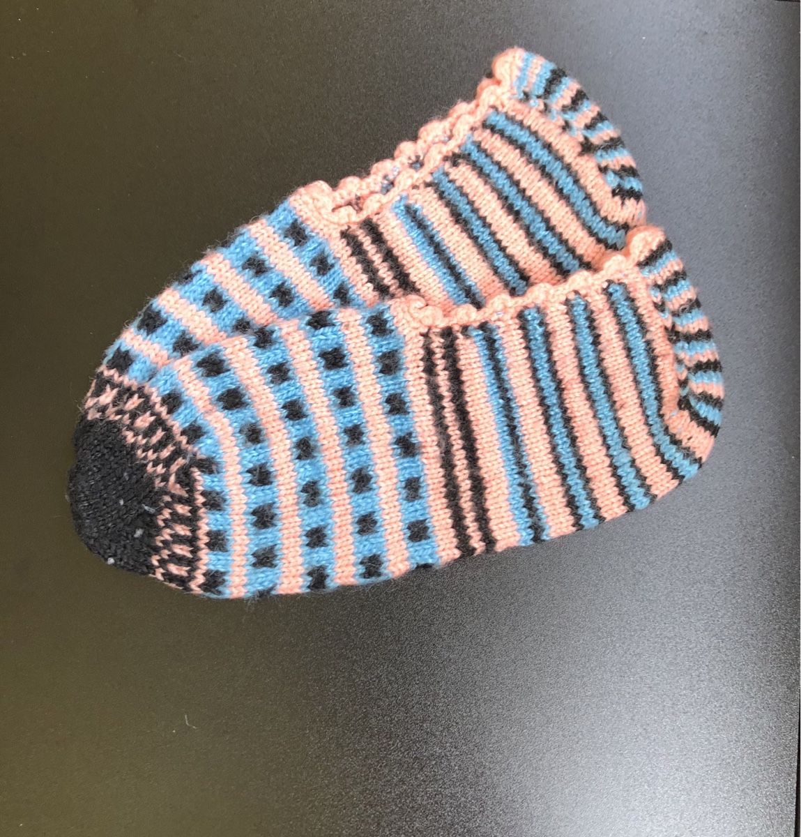 Scarpe da uomo: Gestrickte Hausschuhe Grösse 37/38 – Nuovo (secondo la descrizione) da St.Gallen venduto da nitka.