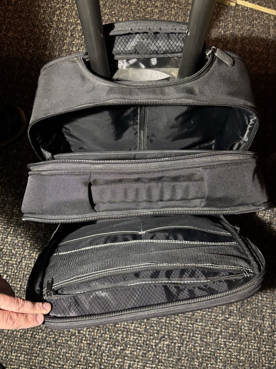 Autres aviation: Lightweight rolling carry-on suitcase – D'occasion à Zürich par fco_wl97 4