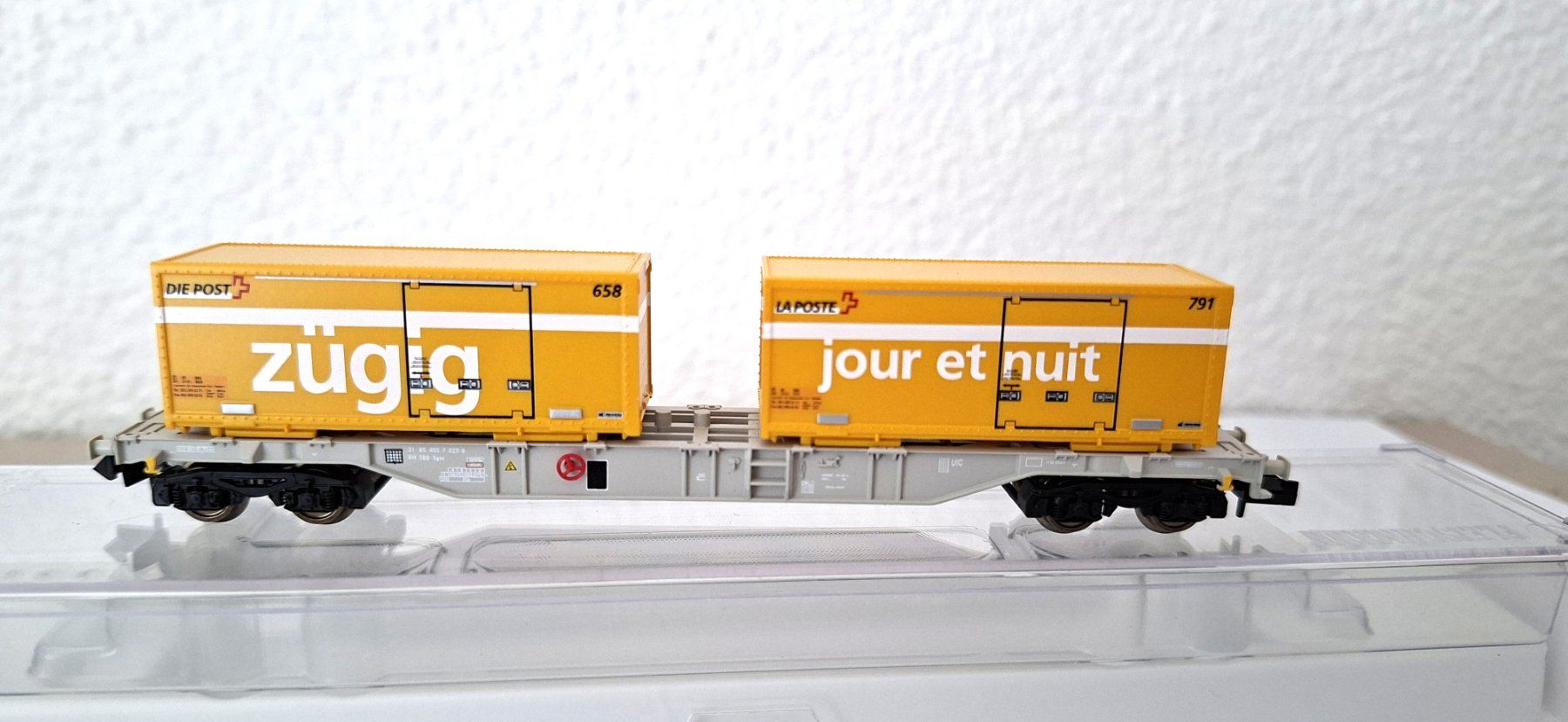 Fleischmann Modellini di ferrovie: Fleischmann Containertragwagen SBB POST 824403 K – Nuovo e nell'imballaggio originale da Biberist venduto da Ntrains