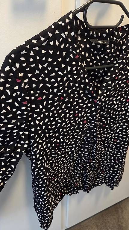 Only Camicette: Only Bluse schwarz-weiss, S/36 – Usato da Bern venduto da nigq 1