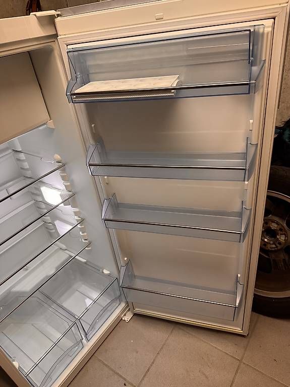 Electrolux Frigoriferi: Electrolux Kühlschrank 225 l mit Gefrierfach – Usato da Lausen venduto da 160899 2