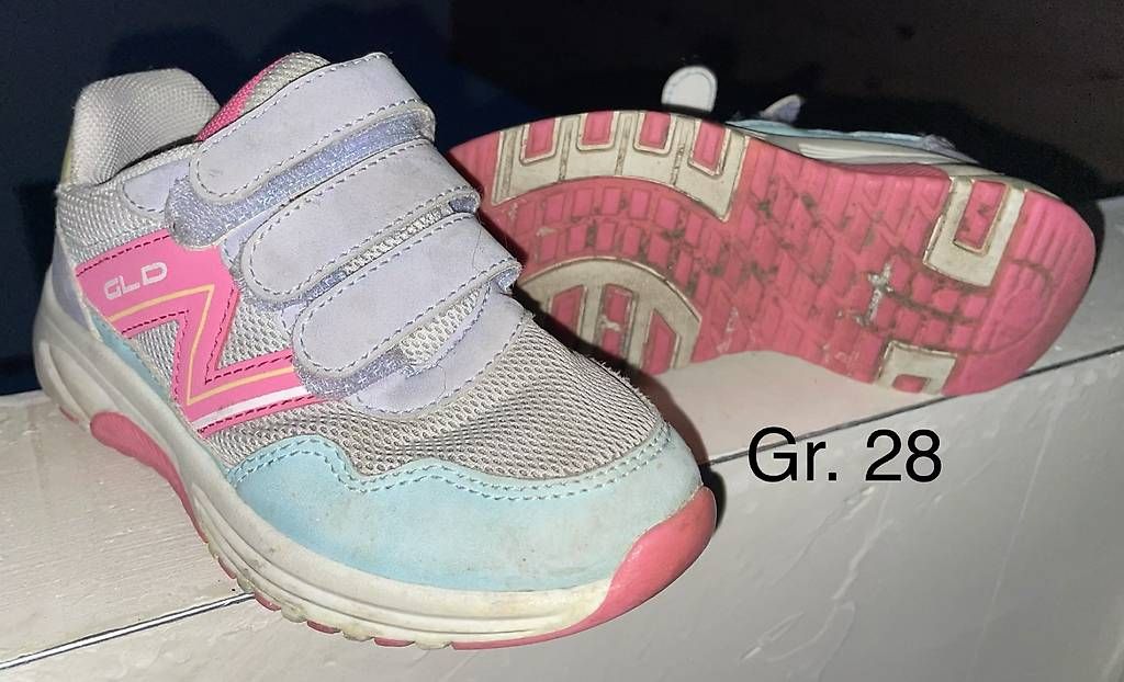 Schuhe für Jungen: Turnschuhe Gr. 28 – Gebraucht aus Hergiswil LU von LaPiroque