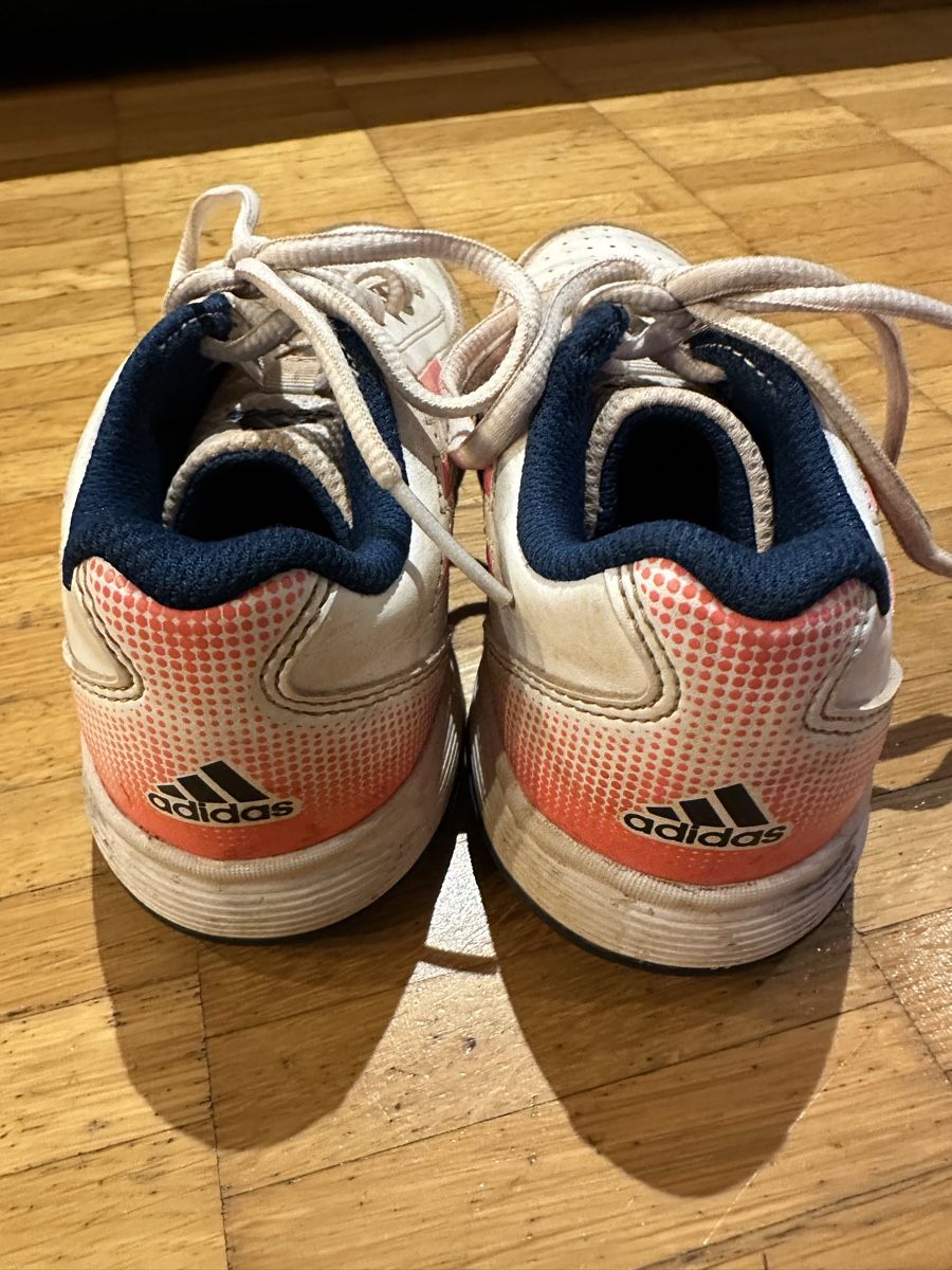 Adidas Schuhe für Jungen: Adidas Tennisschuhe Gr. 31 – Gebraucht aus Wettingen von chatzegras 2