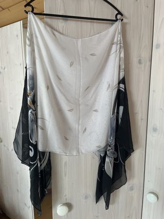 Schönes Tuch Schal Pareo schwarz weiss Blumenmuster neu