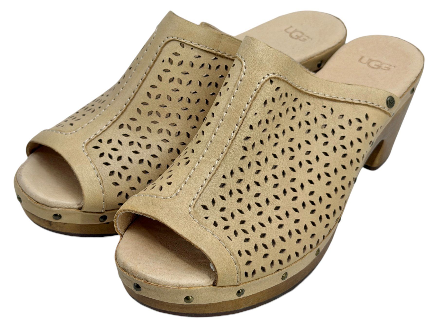 Ugg Damenschuhe: Sabots UGG beige cuir perforé. Pointure 39 – Gebraucht aus Cossonay-Ville von PatineDuTemps 4