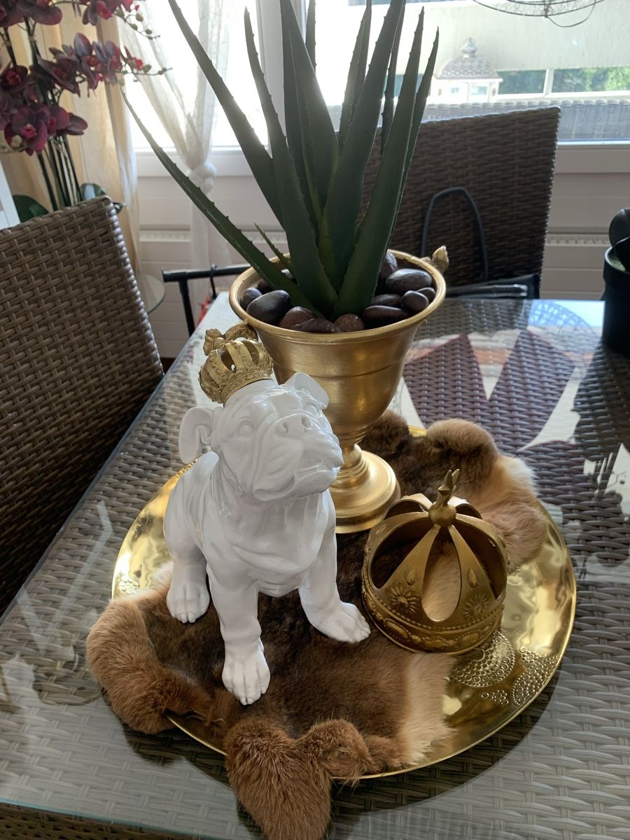Pfister Alle Dekorationen: Wunderschöne goldene Kronen Decoration. – Neu (gemäss Beschreibung) aus Emmenbrücke von Dior09