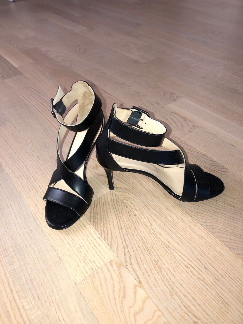 Navyboot Damenschuhe: NAVYBOOT Sandalen schwarz Gr. 37 – Gebraucht aus Zürich von sel_w5sd 3