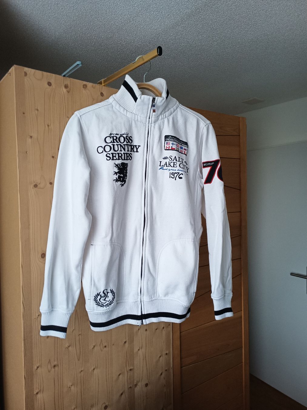 Giacche: Pullover Jacke Grösse S von SMOG – Usato da Huttwil venduto da dinu1984