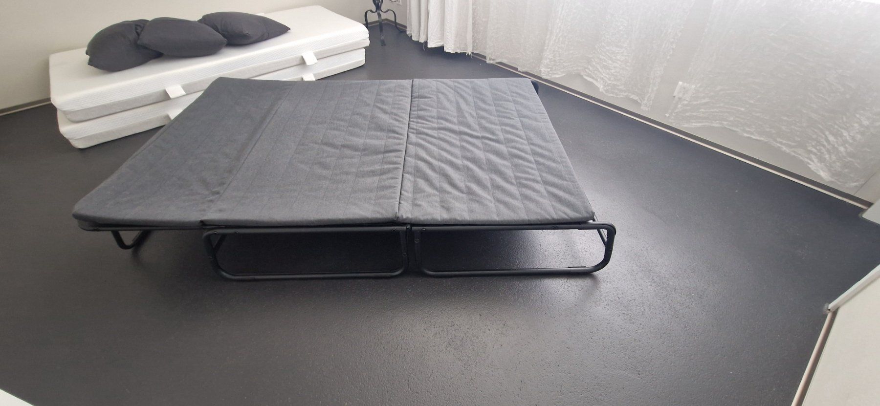 Ikea Divani: Neuwertiges Bettsofa schwarz – Usato da Wimmis venduto da DanCitizen 2