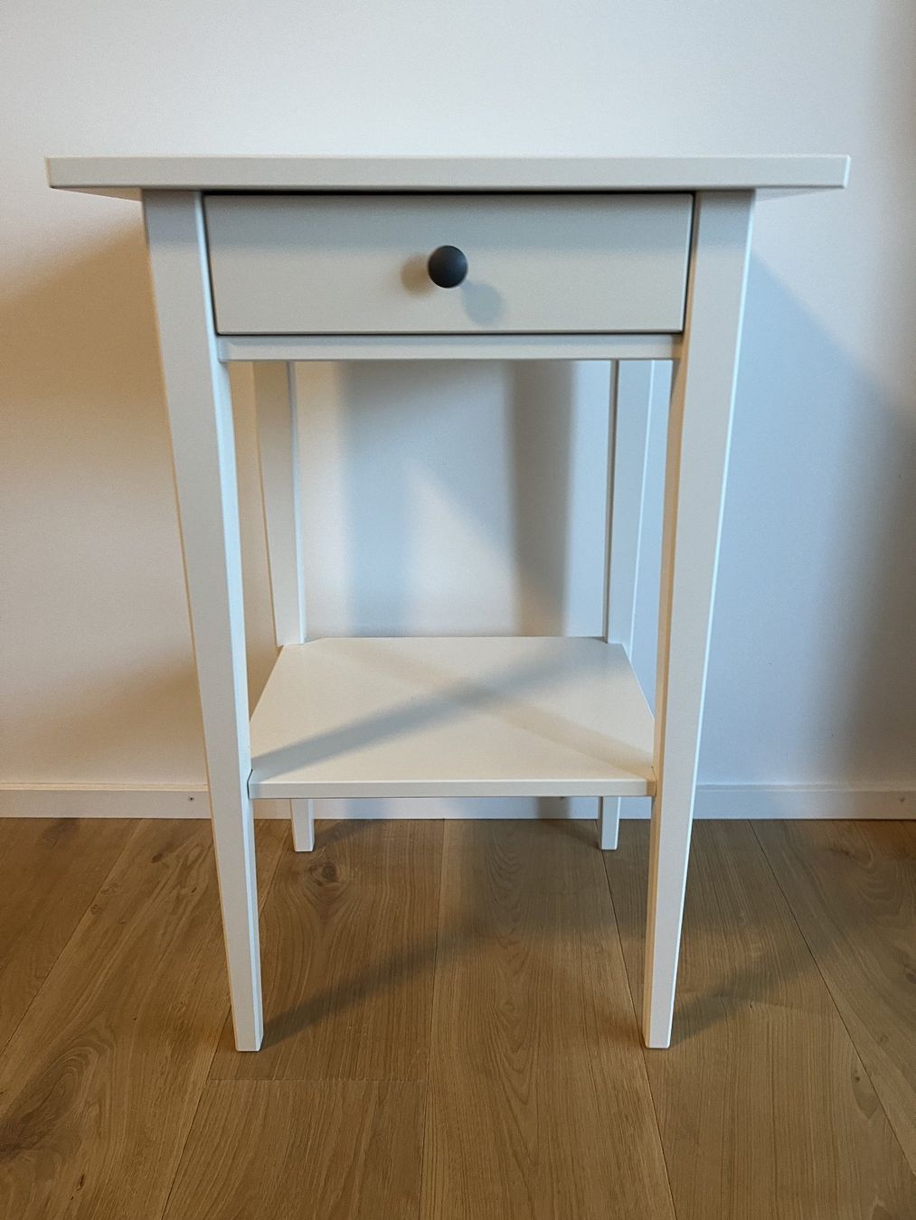 Ikea Comodini: Bedside table (IKEA HEMNES) – Usato da Baden venduto da xxxxx_rkoorts_xxxxx
