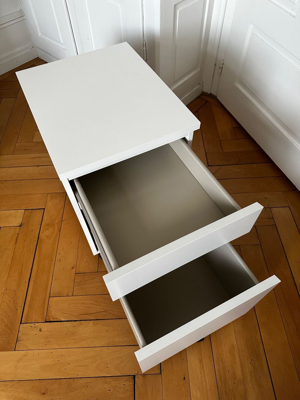 Ikea Kommoden: IKEA Malm Kommode mit 2 Schubladen und Rollen – Gebraucht aus Zürich von and_89pv 4