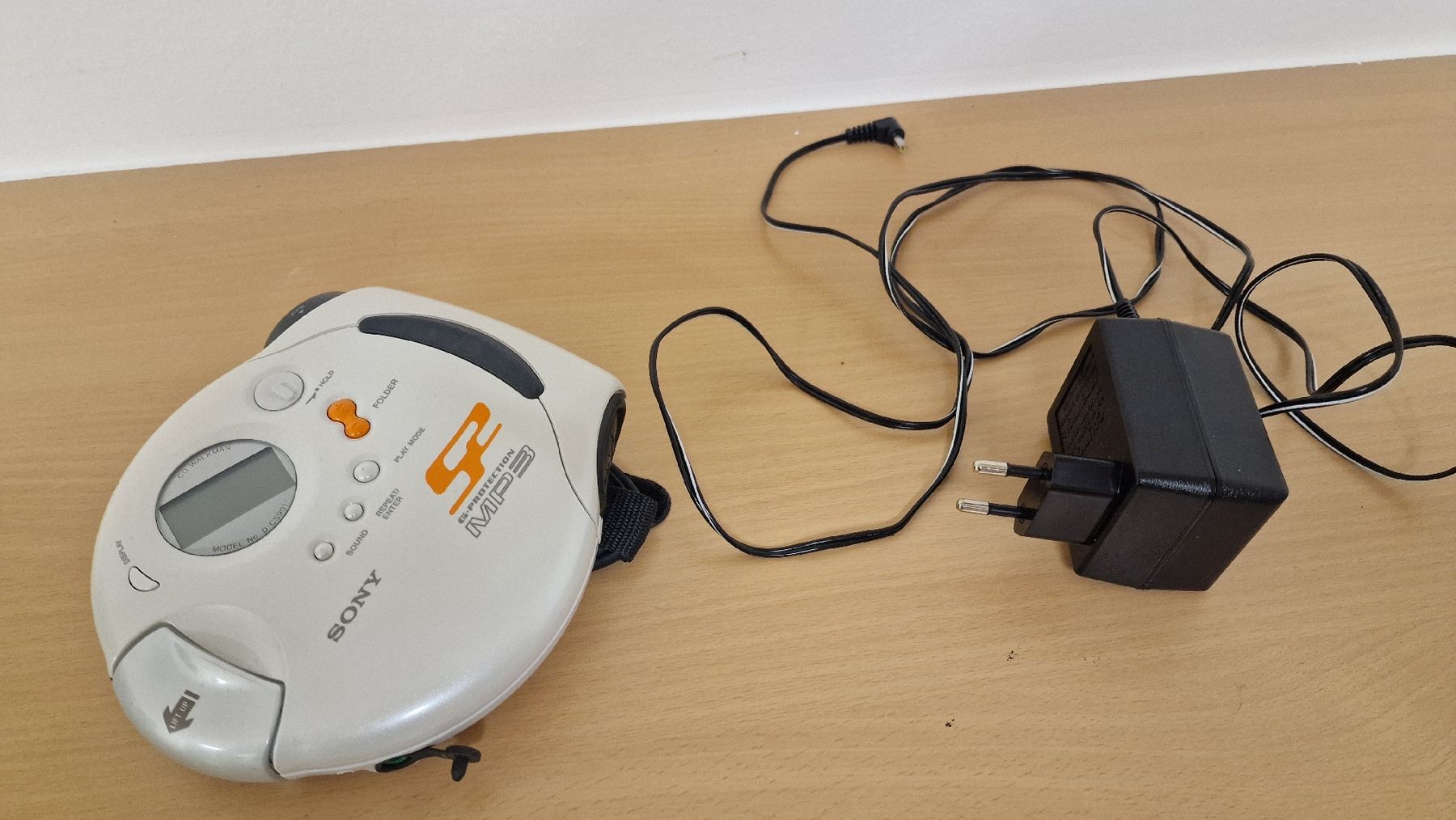 Sony Minidisc: Sony Walkman D-CS901 MP3 CD Player mit Netzteil gebraucht – Usato da Herisau venduto da Antiques.AR