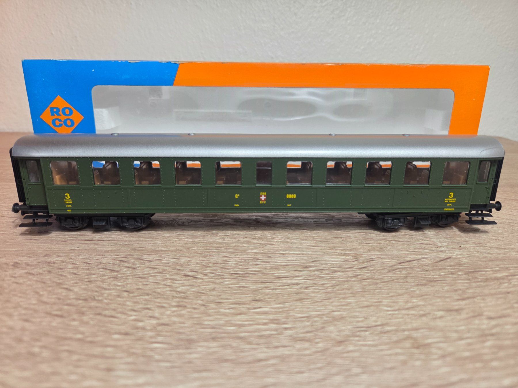 Roco Modellini di ferrovie: Roco 44200B Personenwagen 3.Kl SBB H0 – Nuovo e nell'imballaggio originale da St-Aubin-Sauges venduto da Lo_Go