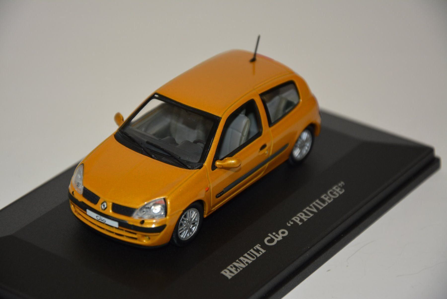 Renault Modellini d'auto: Renault Clio "Privilege" , UH , 1:43 – Nuovo e nell'imballaggio originale da Goldach venduto da Feivel9 2