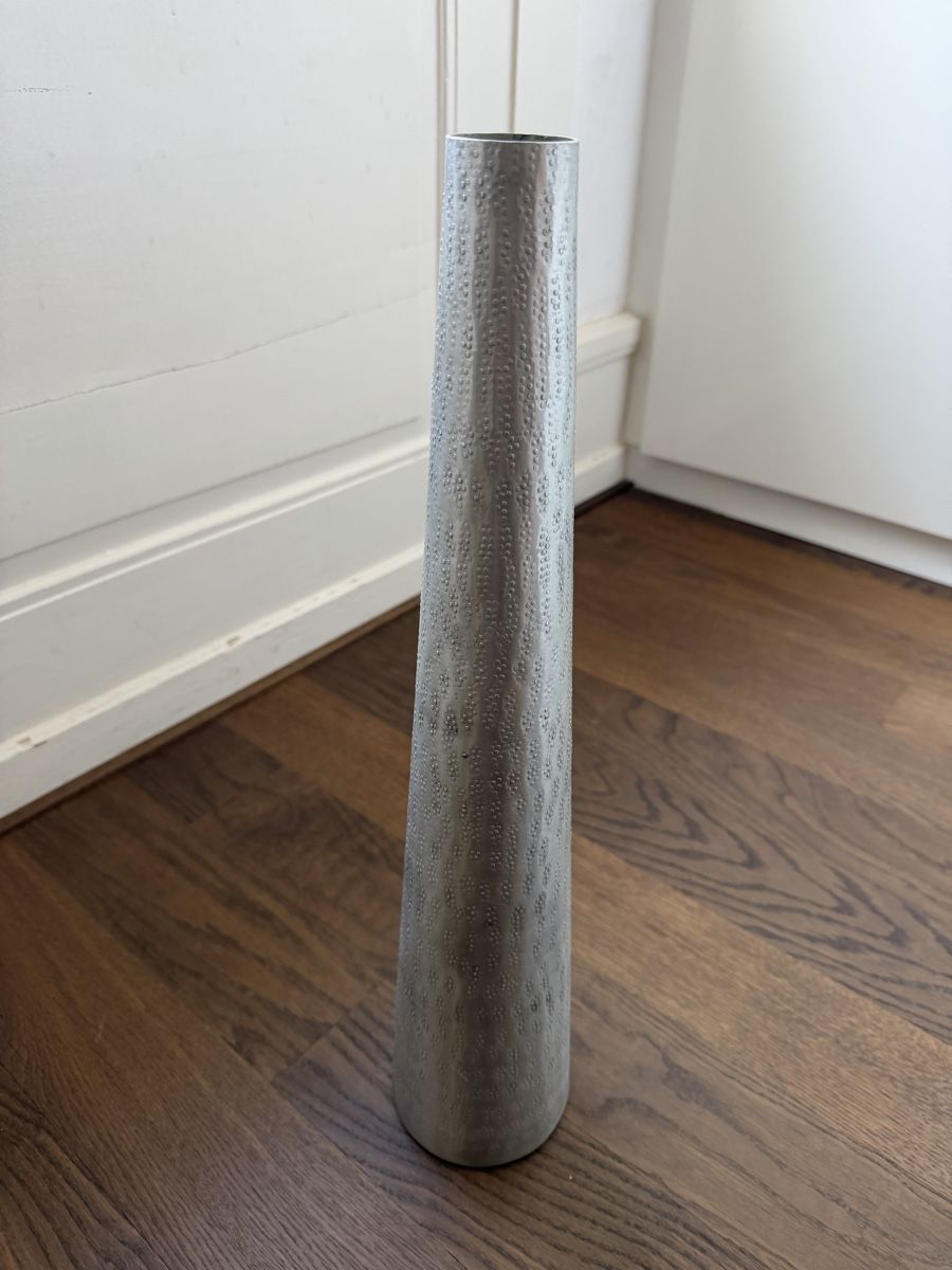 Vasen & Gefässe: Blumenvase Alluminium – Gebraucht aus Basel von Isavini