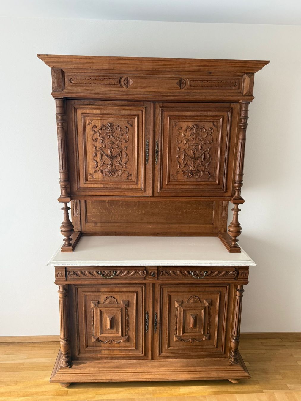 Credenze: Antiker Schrank Eichen Buffet (1890) – Usato da Basel venduto da Poschy