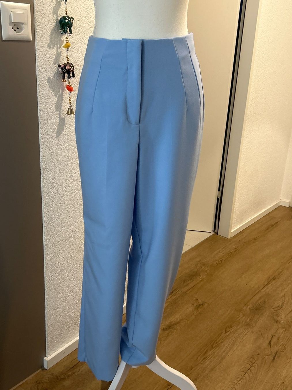 Pantalons: Stoffhose hellblau von Amisu Gr. 38 – D'occasion à Brunnen par Nala2929 3