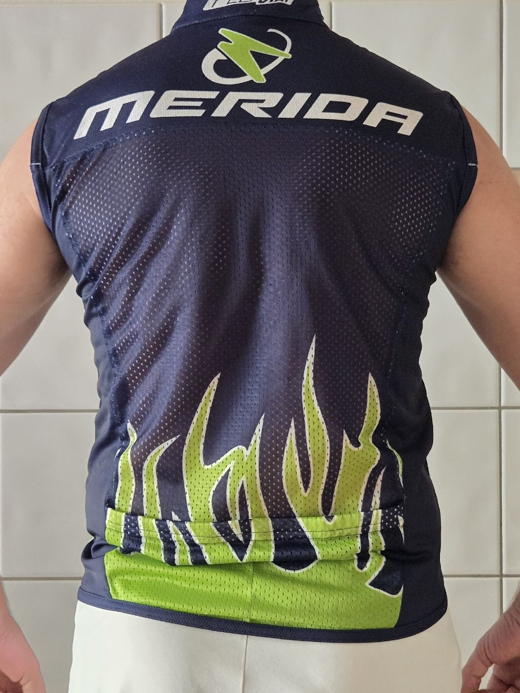 Canottiere & Pantaloni: Gilet cyclisme Merida, taille M, comme neuf, printemps – Nuovo (secondo la descrizione) da Genève venduto da xso_dm5n 1