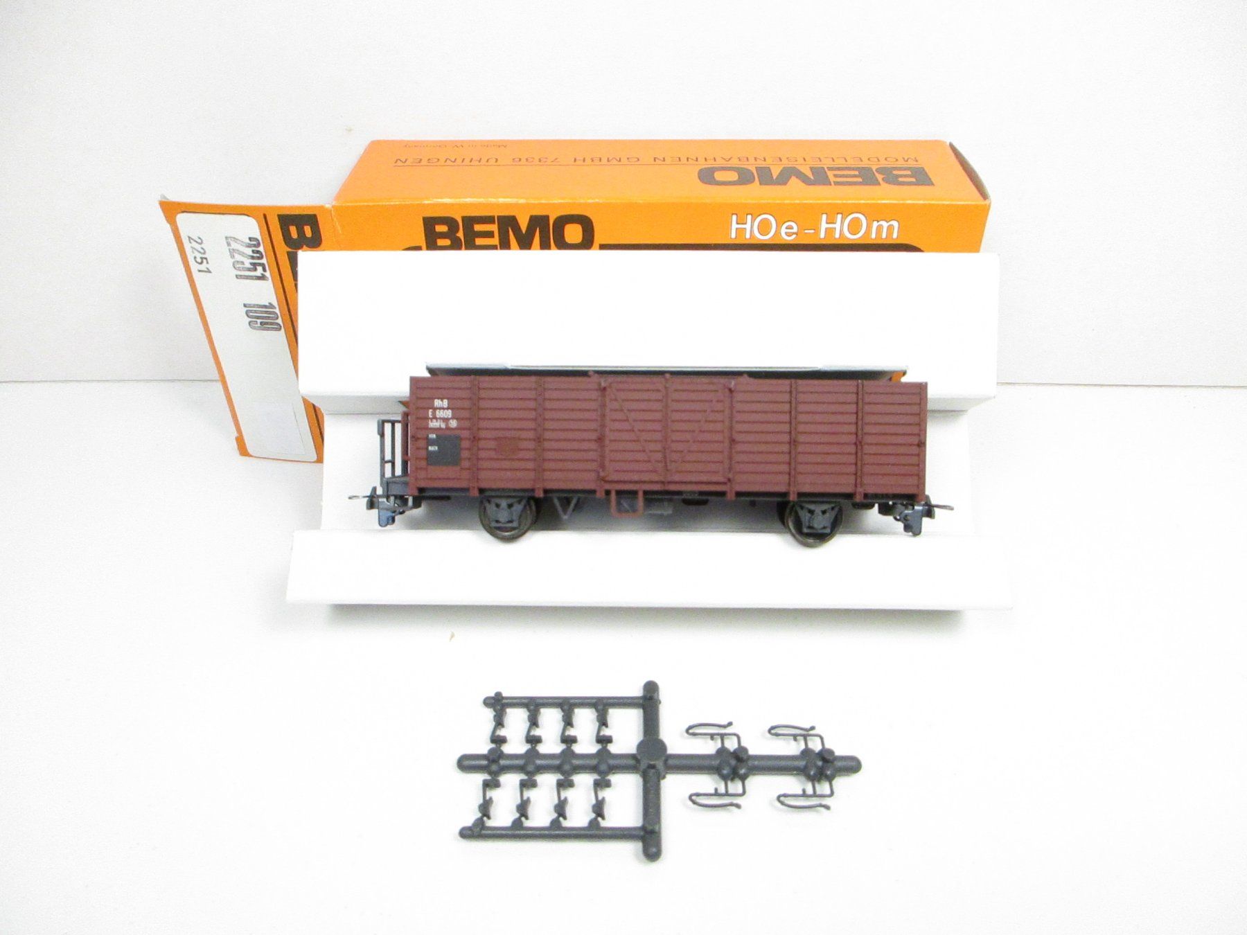 Bemo Modellini di ferrovie: Bemo H0m 2251 109 RhB Offener Güterwagen E 6609 – Nuovo e nell'imballaggio originale da Olten venduto da Heinrich875 1